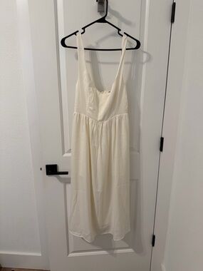 WeWoreWhat Cream Sleeveless Dress with Scoop Neck